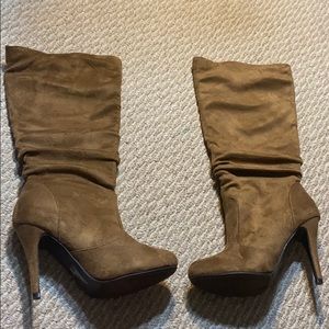 4" heel height 11" shaft Suede.